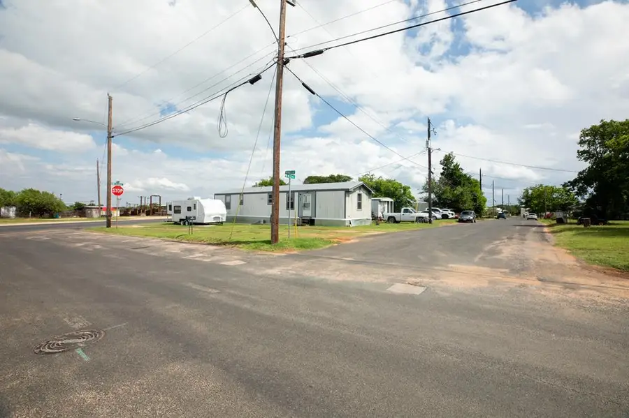 613 Mustang St, Fredericksburg, TX 78624 - #2