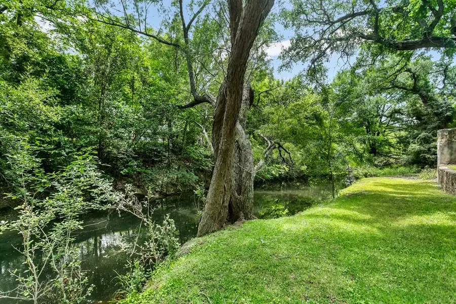 406 W Schubert St, Fredericksburg, TX 78624 - #2