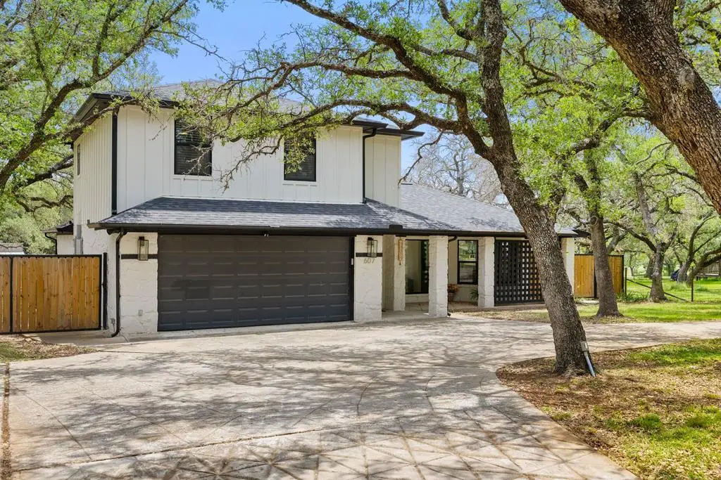 607 Liveoak Dr, Johnson City, TX 78636 - #1