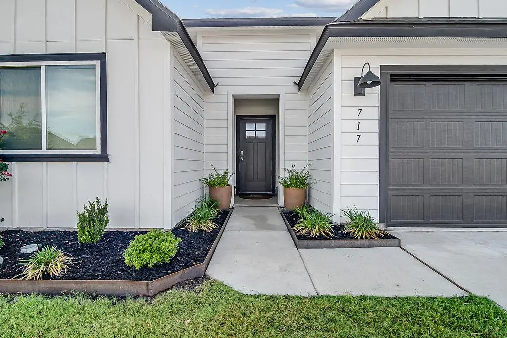 717 Tranquility Ln, Fredericksburg, TX 78624 - #1