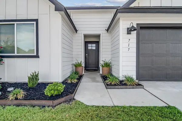 717 Tranquility Ln, Fredericksburg, TX 78624