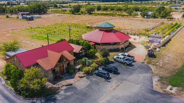 10207 E Us Hwy 290, Fredericksburg, TX 78624