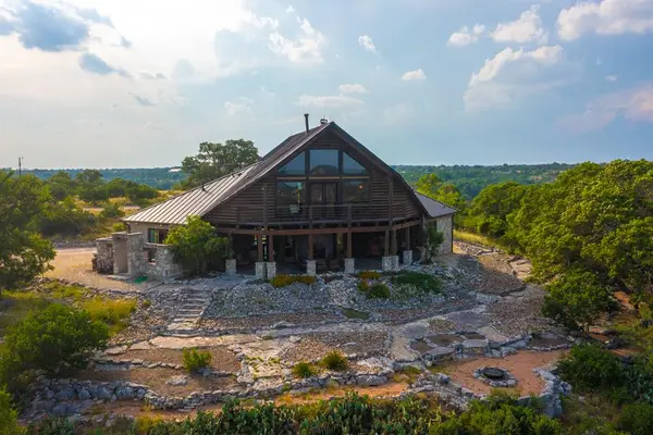 225 Valley View Dr, Comfort, TX 78013