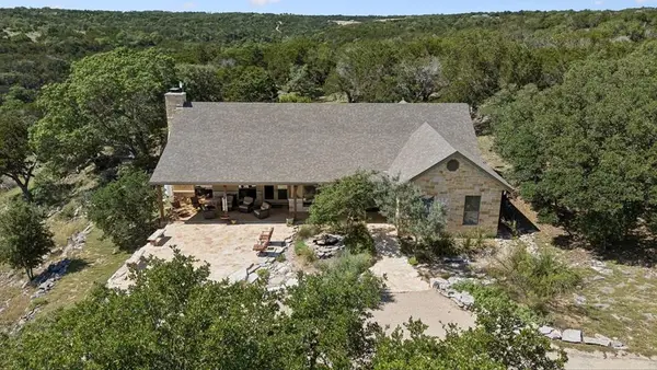 306 S Charles Rd, Kerrville, TX 78028