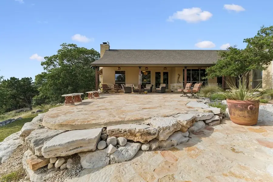 306 S Charles Rd, Kerrville, TX 78028 - #2