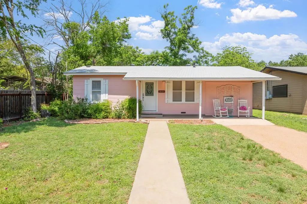 812 W Austin St, Fredericksburg, TX 78624 - #1