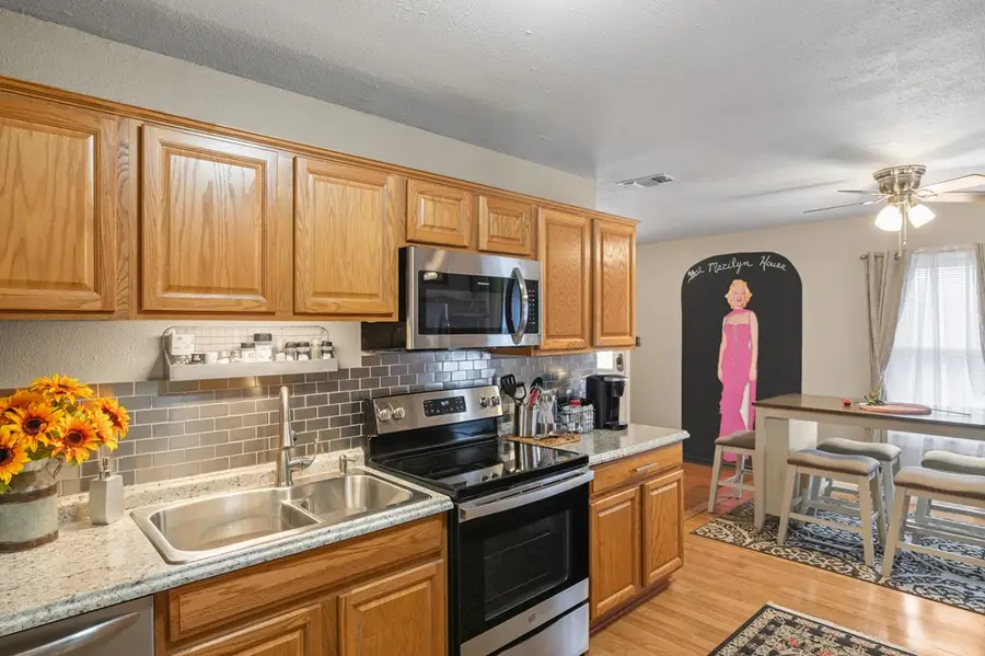 812 W Austin St, Fredericksburg, TX 78624 - #3