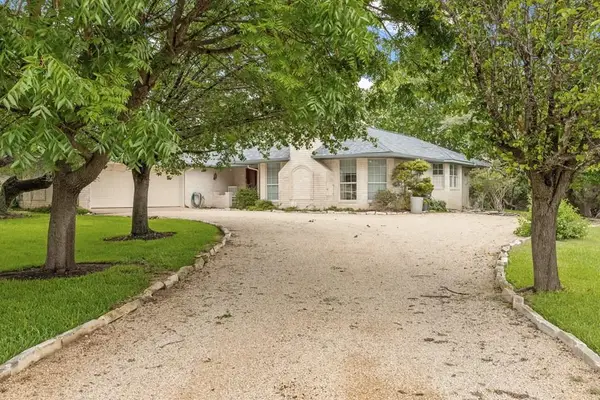 214 Northwood Hills Dr, Fredericksburg, TX 78624