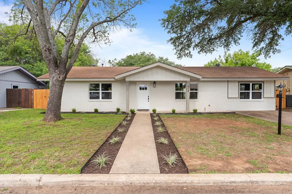 614 S Columbus, Fredericksburg, TX 78624 - #1