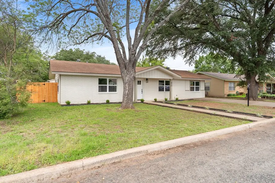 614 S Columbus, Fredericksburg, TX 78624 - #3