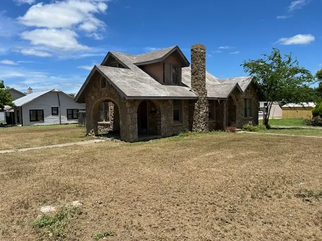 1421 S High St, Brady, TX 76825 - #2