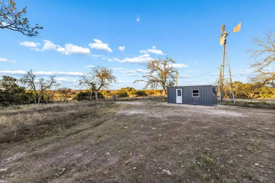1106 S Perry Ranch Rd, Fredericksburg, TX 78624 - #2