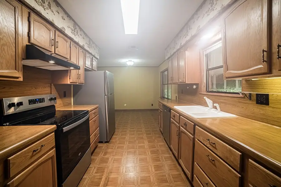203 Broadmoor St, Fredericksburg, TX 78624 - #2