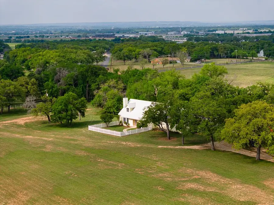 67 Sky Ln., Fredericksburg, TX 78624 - #3