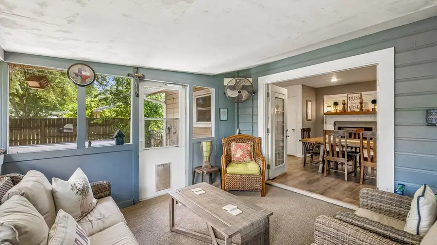 703 N Edison St, Fredericksburg, TX 78624 - #3