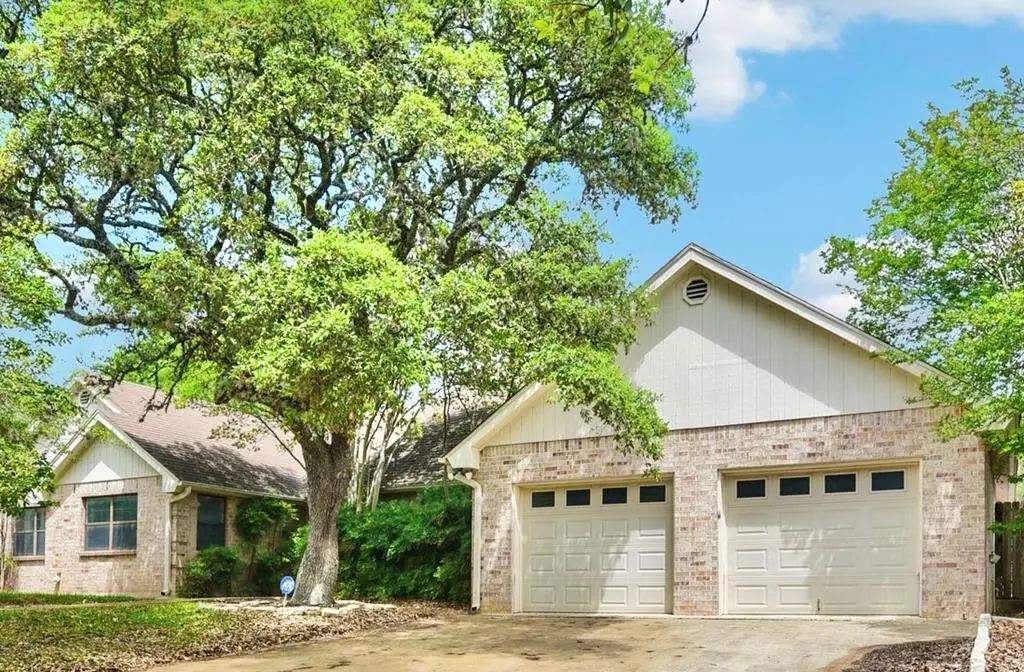 1310 N Warbler Dr., Kerrville, TX 78028 - #1