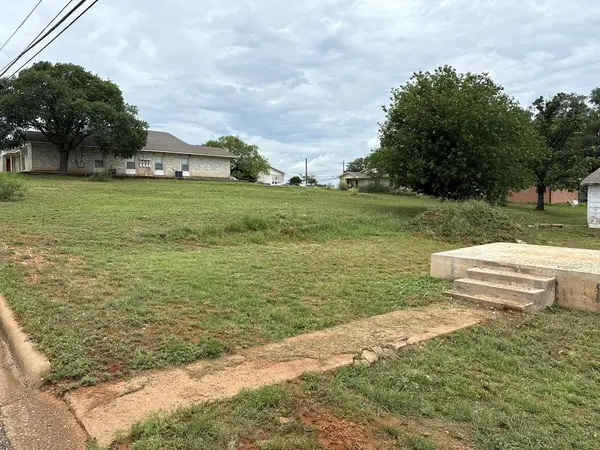 1001 W Main St, Llano, TX 78643