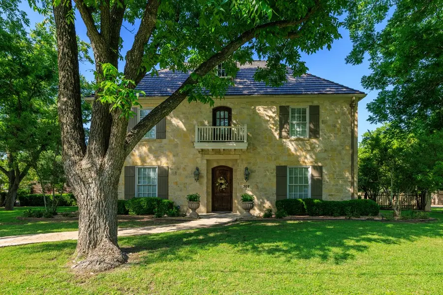 707 W Creek St, Fredericksburg, TX 78624 - #2