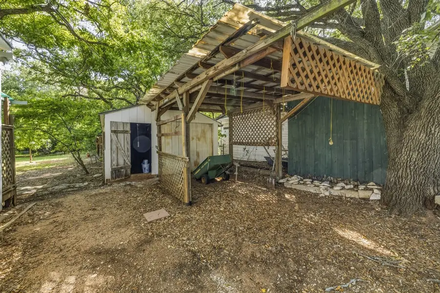 606 W Austin St, Fredericksburg, TX 78624 - #3