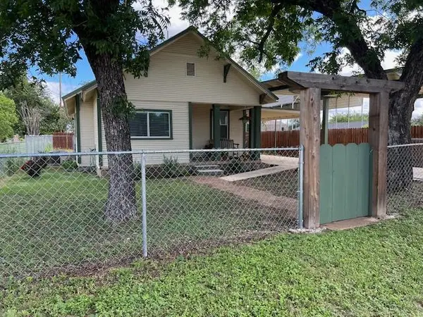 806 W 6th Street, Brady, TX 76825