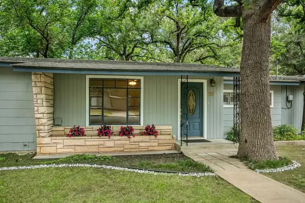 109 and 111 Beverly Dr, Fredericksburg, TX 78624