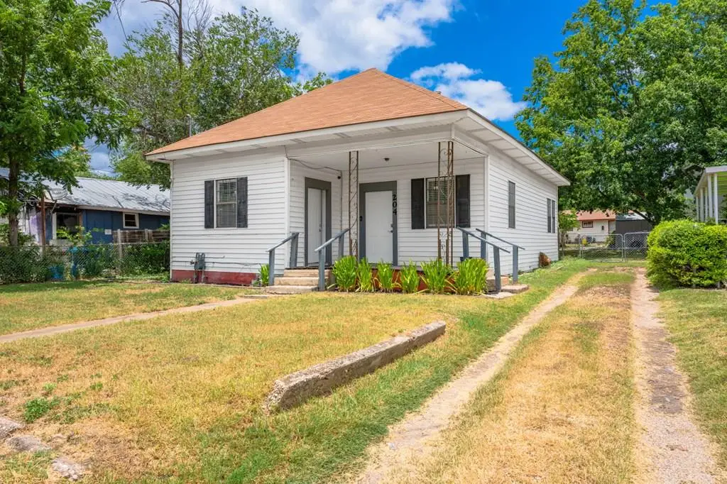 204 Davis Street, Kerrville, TX 78028 - #1