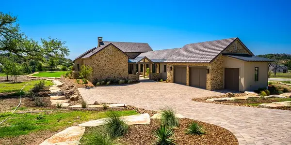 26 Lago Vista Dr, Fredericksburg, TX 78624