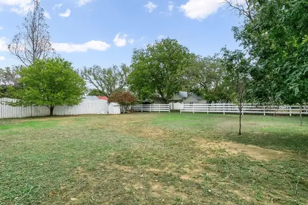 404 Fulton St, Fredericksburg, TX 78624