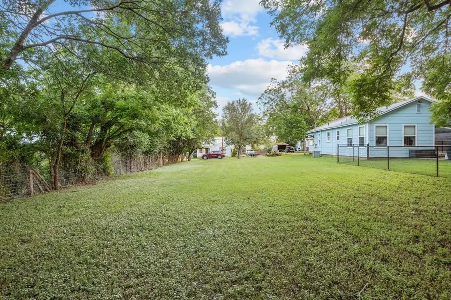 414 Plum St, Fredericksburg, TX 78624 - #2