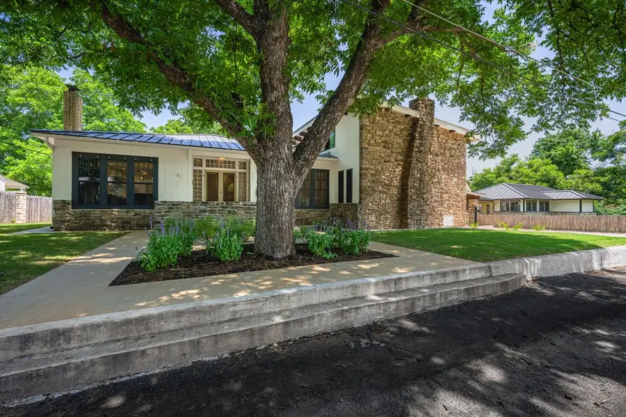 311 S Crockett St, Fredericksburg, TX 78624 - #3