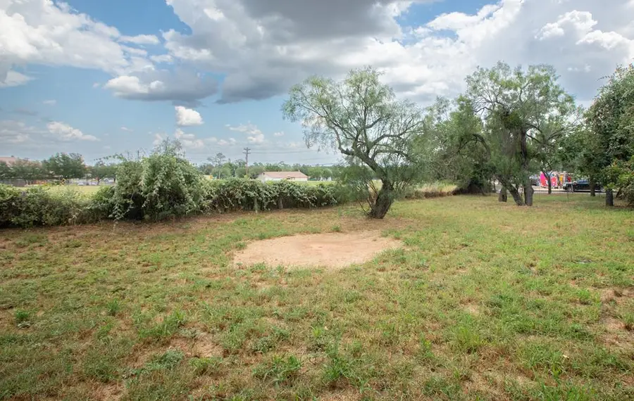 304 E Highway St, Fredericksburg, TX 78624 - #3