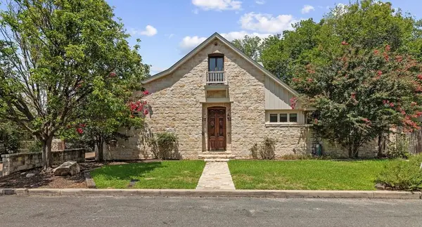 208 W Schubert St, Fredericksburg, TX 78624