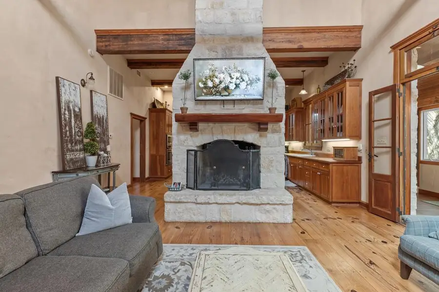 208 W Schubert St, Fredericksburg, TX 78624 - #2