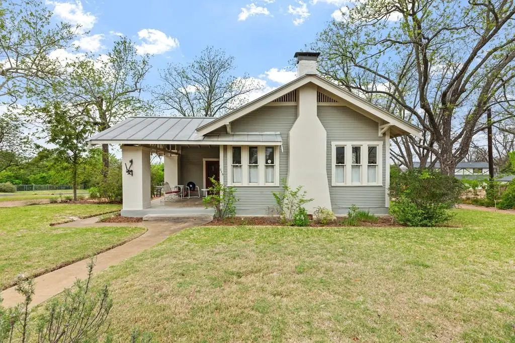 215 E Travis St, Fredericksburg, TX 78624 - #1