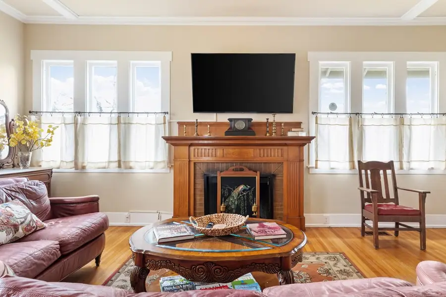215 E Travis St, Fredericksburg, TX 78624 - #3