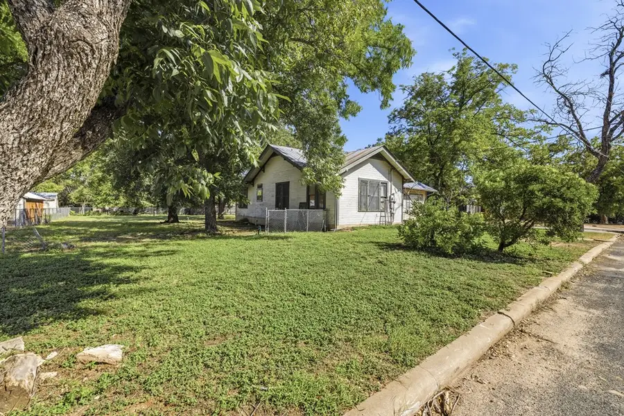 420 Plum St, Fredericksburg, TX 78624 - #3