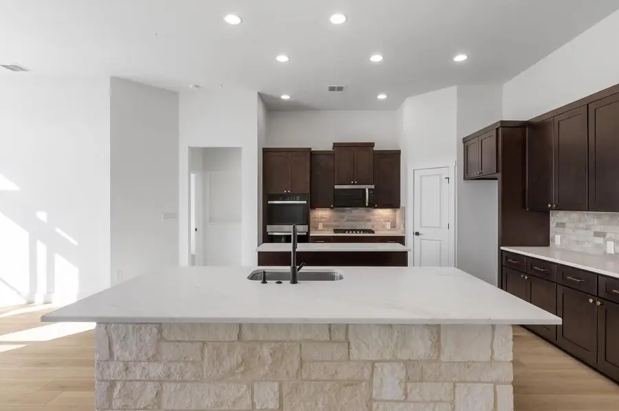 117 Stoneledge, Fredericksburg, TX 78624 - #2