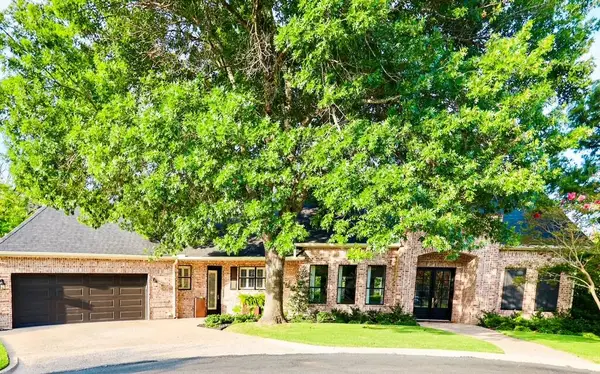 419 N Candlelight Circle, Fredericksburg, TX 78624