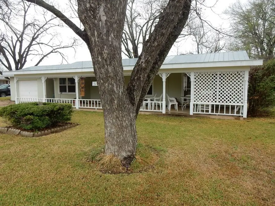 1006 E Highway St, Fredericksburg, TX 78624 - #2
