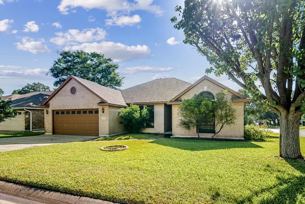 216 Meadow Brook Dr, Fredericksburg, TX 78624