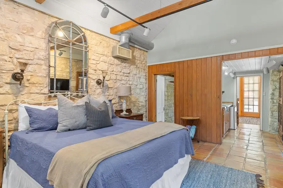 208 E San Antonio St, Fredericksburg, TX 78624 - #3