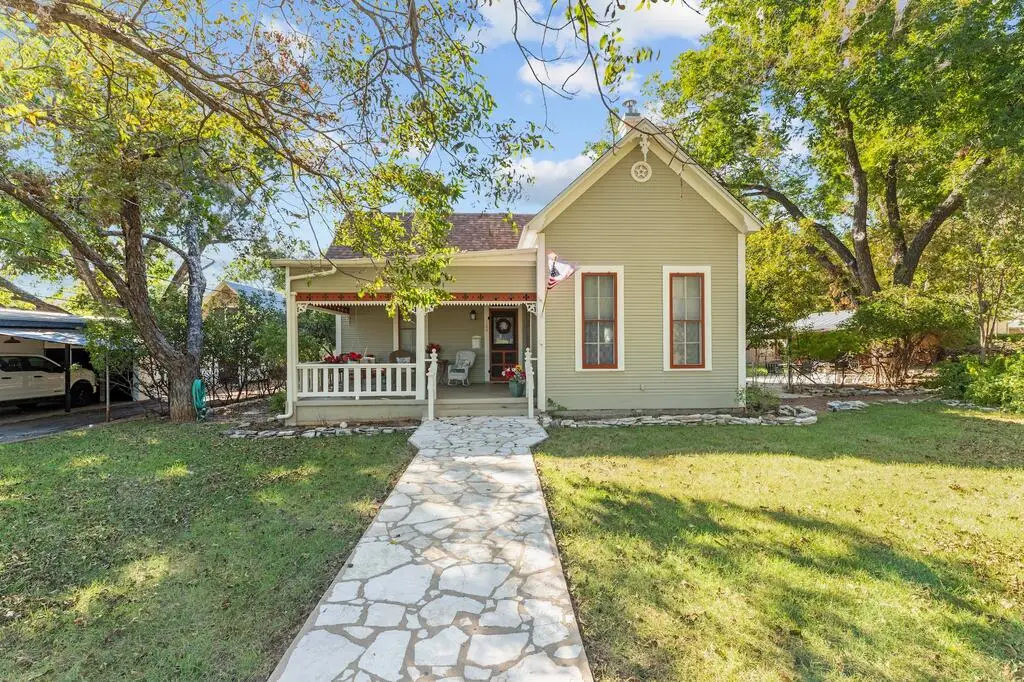 104 N Cherry St, Fredericksburg, TX 78624 - #1
