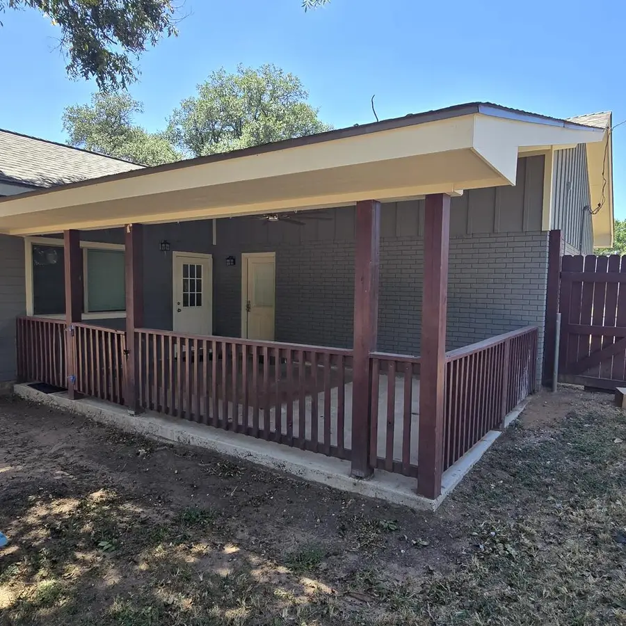 204 Crestwood Dr, Fredericksburg, TX 78624 - #3