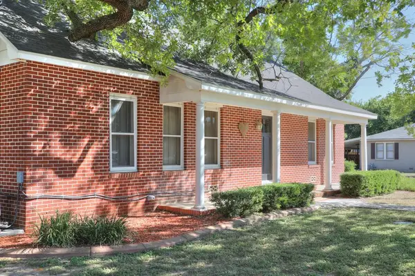 901 N Llano St, Fredericksburg, TX 78624
