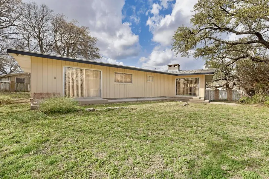 105 Hale St, Fredericksburg, TX 78624 - #3