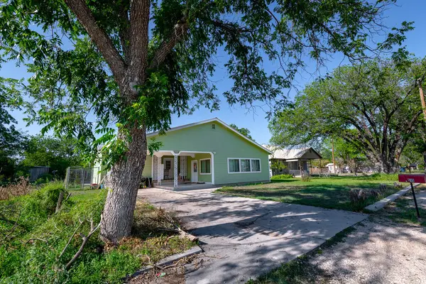 1510 N Llano St, Junction, TX 76849