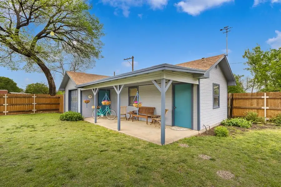 1102 S College St, Brady, TX 76825 - #3