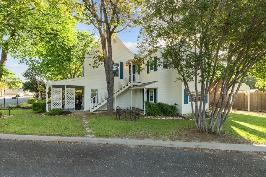 305 S Orange St, Fredericksburg, TX 78624 - #2