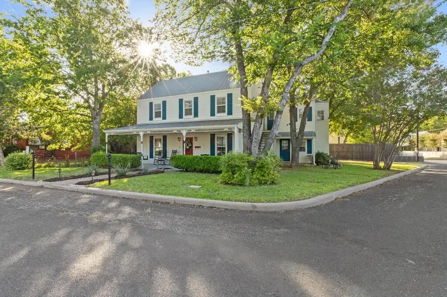 305 S Orange St, Fredericksburg, TX 78624 - #3