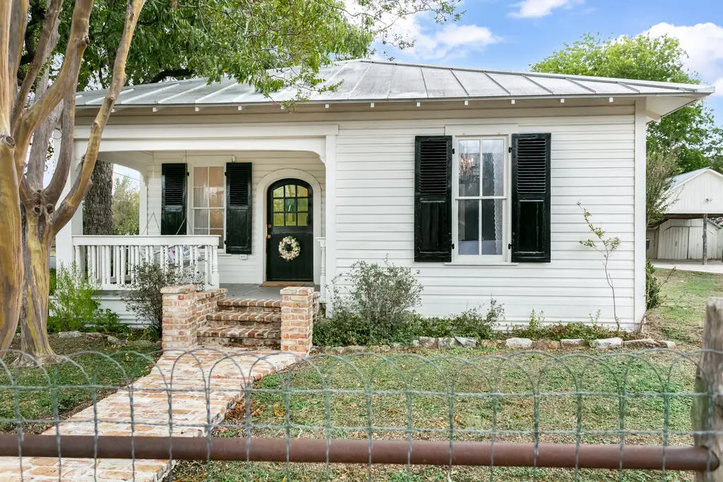 420 S Milam St, Fredericksburg, TX 78624 - #1